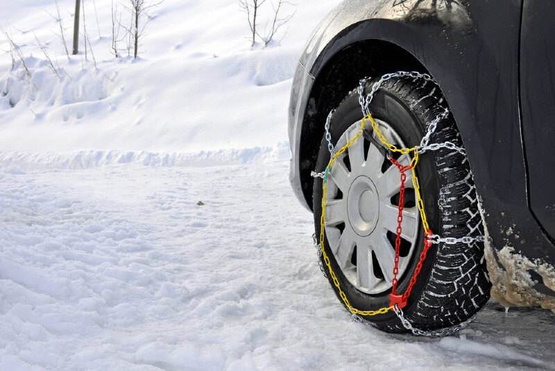 tire-chains Tire Chains or Snow Chains