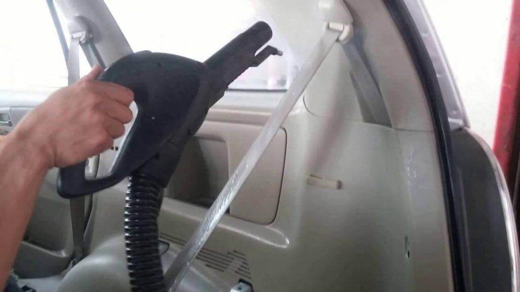 use-steam-cleaner-seatbelt Use steam cleaner on the seatbelt after cleaning with soap