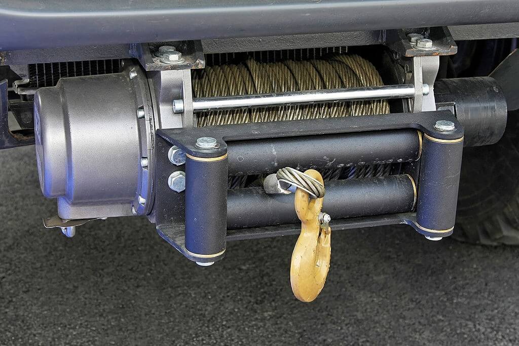off-road-vehicle-winch Off road vehicle winch on UTV